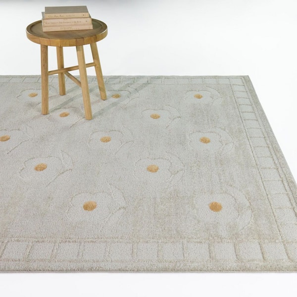 Roslyn Cream 5 ft. x 7 ft. Youth Floral Area Rug