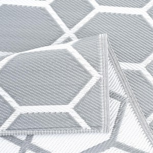 Miami Gray White 4 ft. x 6 ft. Reversible Recycled Plastic Indoor/Outdoor Area Rug