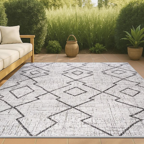 Carwa Tribal Diamond Trellis Ivory/Black 5 ft. x 8 ft. Indoor/Outdoor Area Rug
