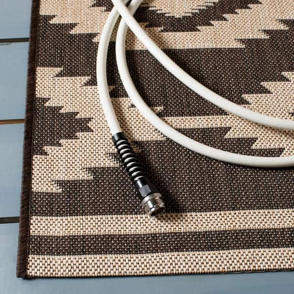 https://images.thdstatic.com/productImages/62a5236d-0a93-4e62-a12a-0b57fa5a68f7/svn/cream-brown-safavieh-outdoor-rugs-bhs171u-26-c3_600.jpg