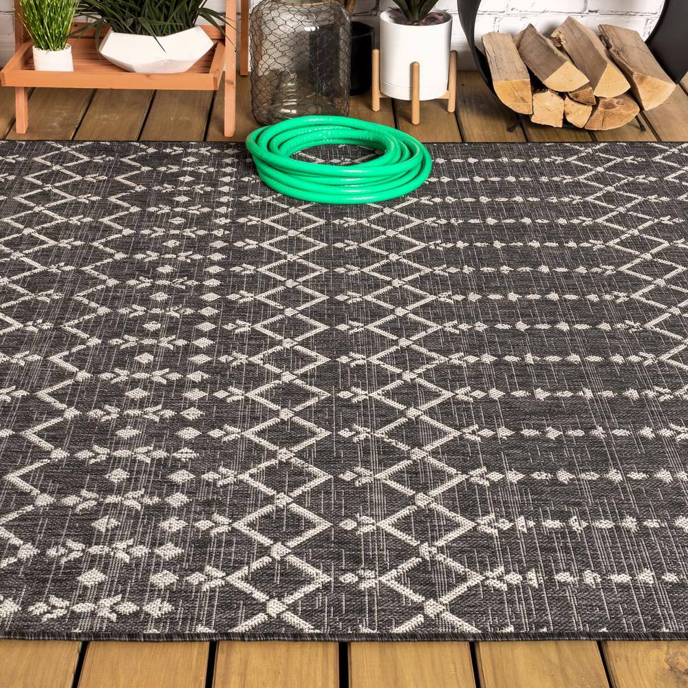 Gray Geometric Flat Woven Indoor/Outdoor Rug 4' x 6'