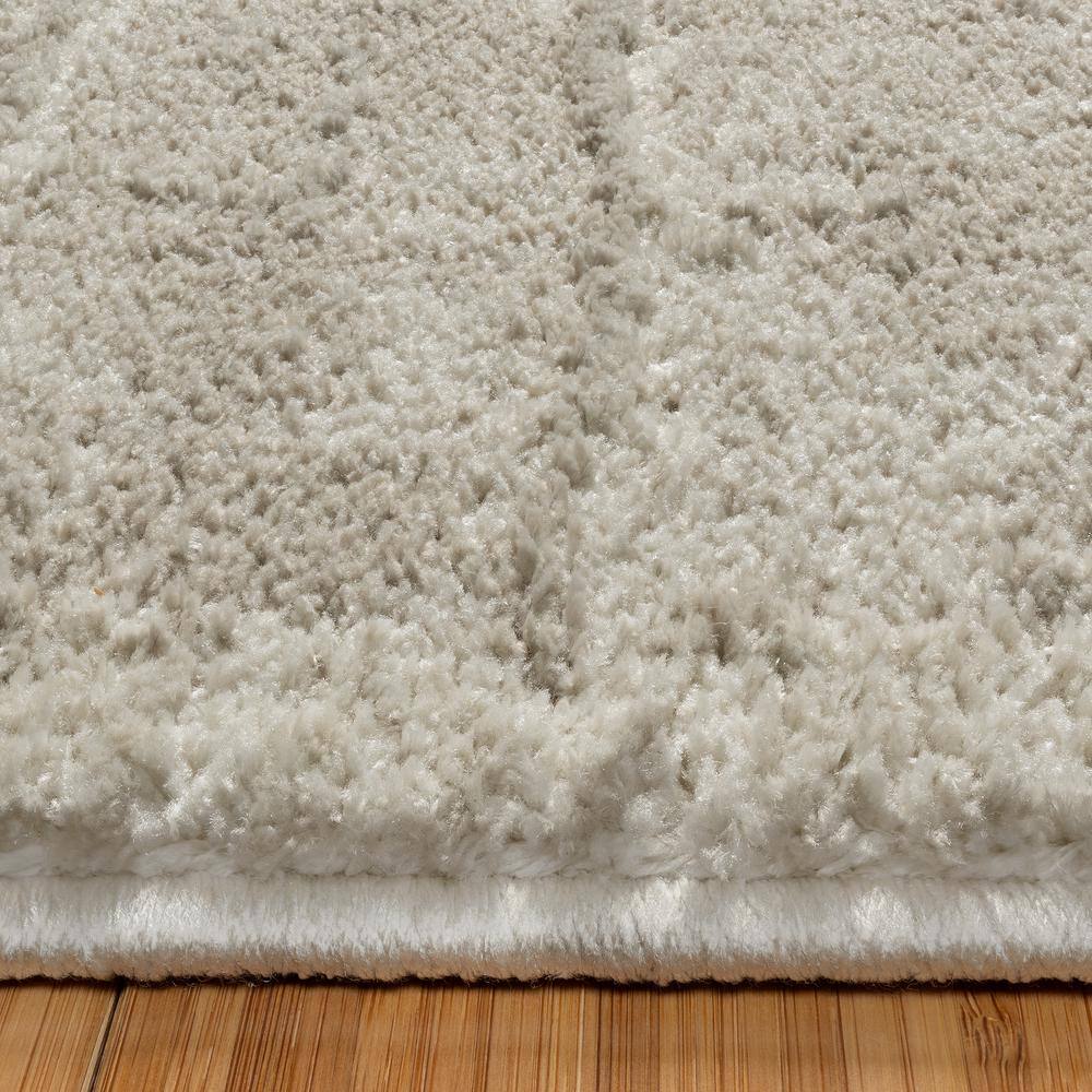 Cream Tufted Rectangular 5' x 7' Synthetic Shag Area Rug