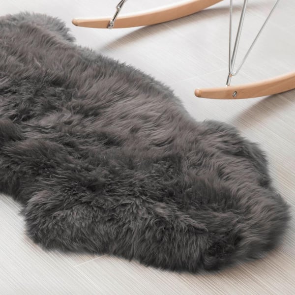 Genuine New Zealand Sheepskin Pelt 2 x 3 ft. Dover Gray Area Rug