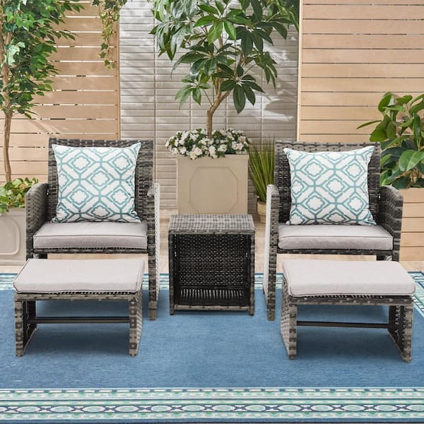 Freestyle 5-Piece Wicker Grey Outdoor Patio Conversation Set with Ottomans and Side Table, Light Grey Cushions