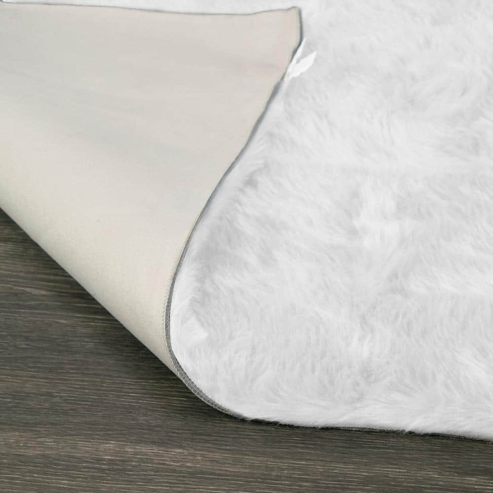 Luxurious White Faux Sheepskin 5' x 7' Rectangular Washable Rug