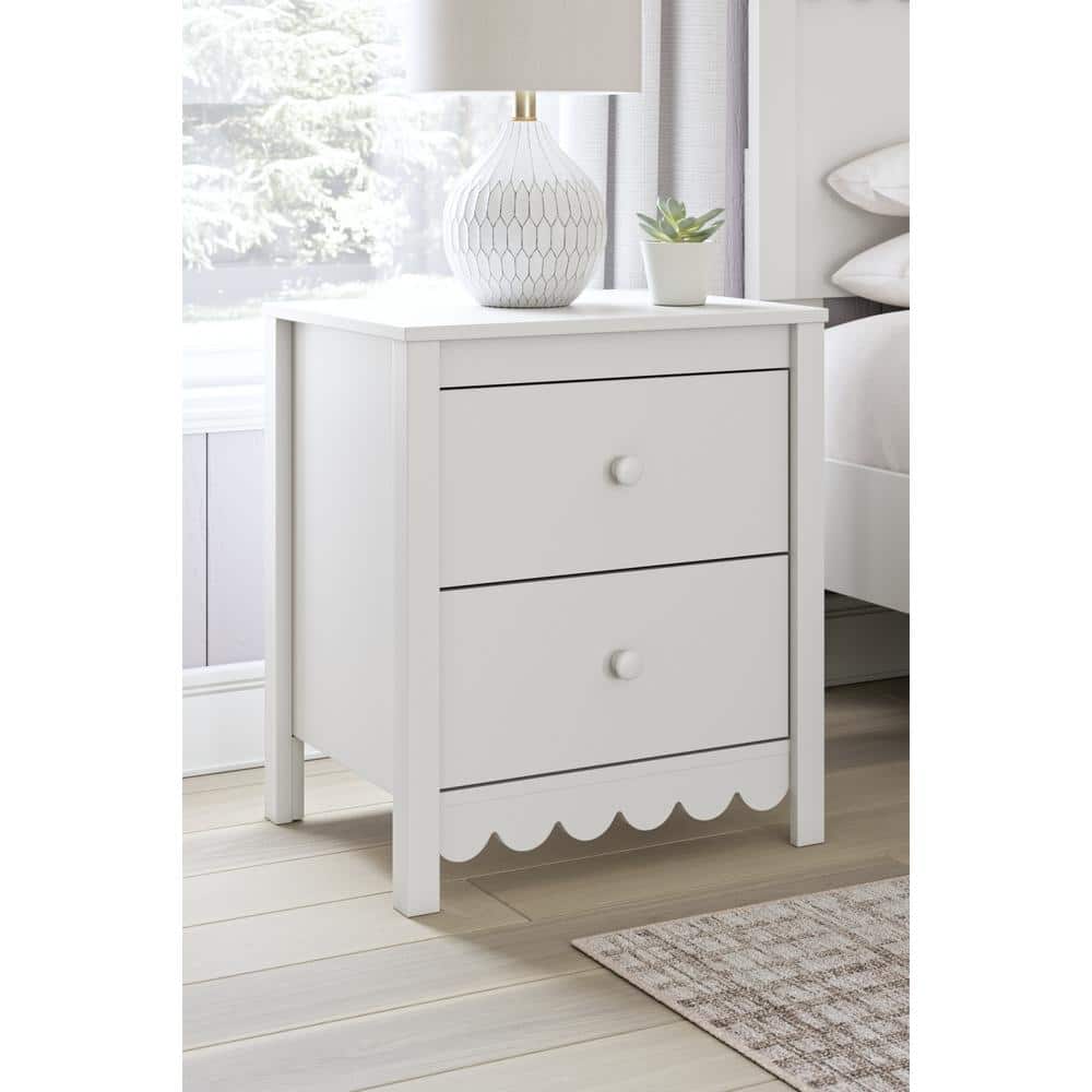 White Transitional 2-Drawer Scalloped Nightstand