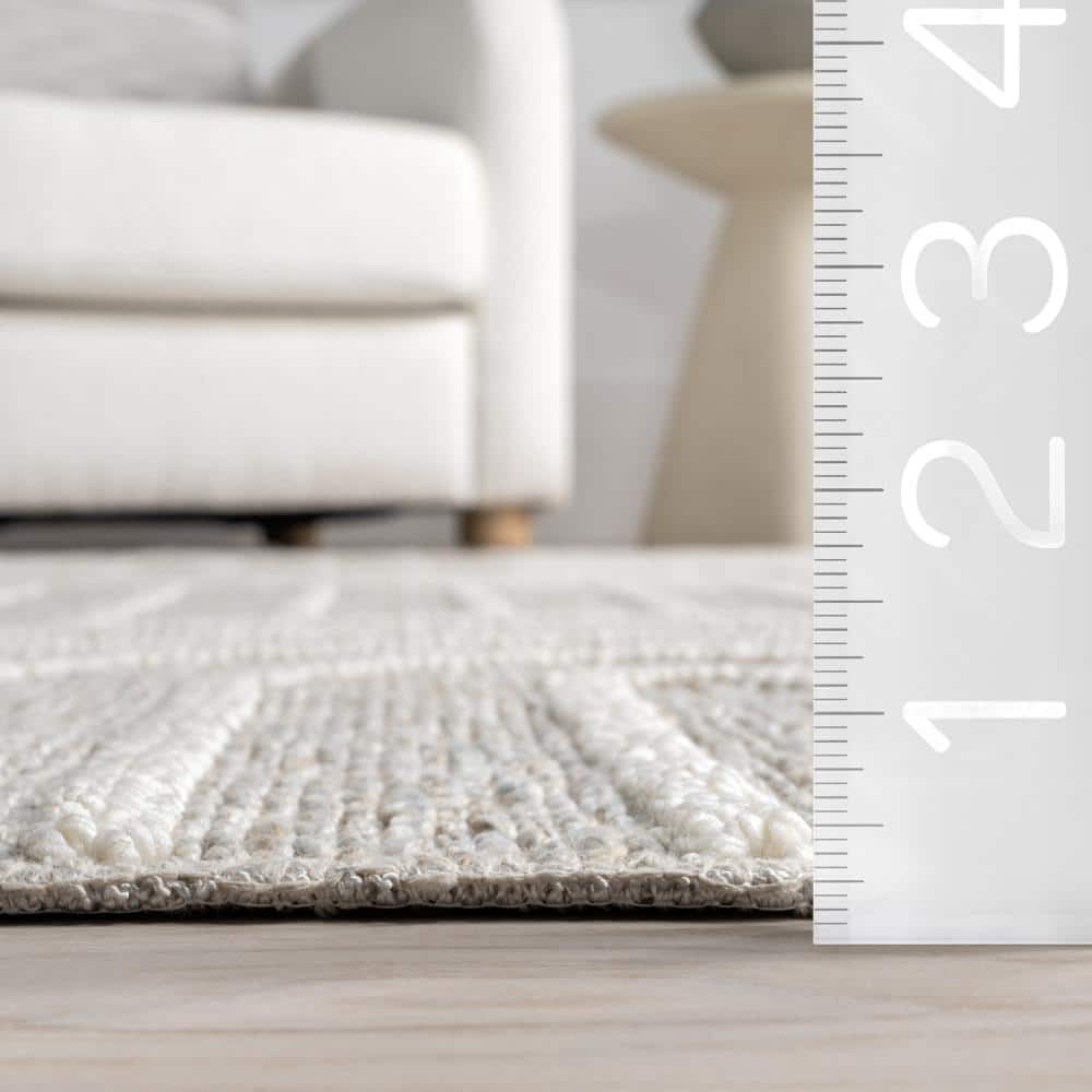 Liliya Light Gray Geometric Synthetic Washable Area Rug, 5' 3" x 7' 7"