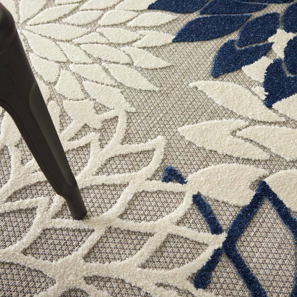 Ivory/Navy Floral Synthetic 4' x 6' Easy-Care Area Rug