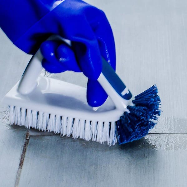 https://images.thdstatic.com/productImages/63b5f2e8-bf17-4700-b3fe-c0cc6b93e763/svn/zep-grout-tile-cleaners-zu104632-4f_600.jpg