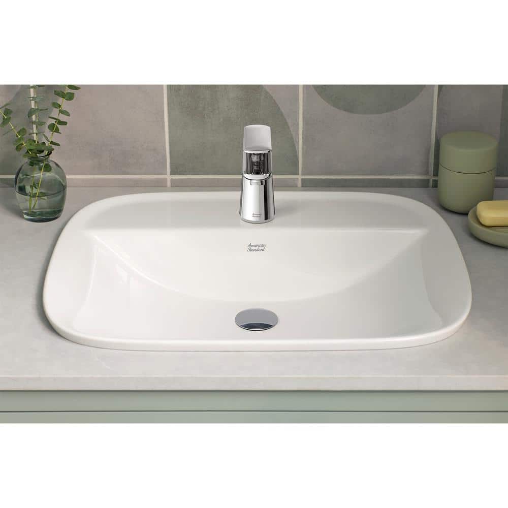 Polished Chrome Single-Handle Bathroom Faucet with Drain Assembly