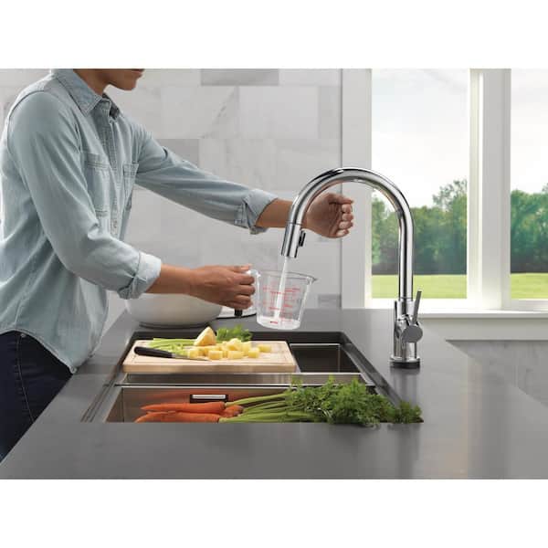 Delta Trinsic Touch2O with Touchless Technology Single Handle Pull