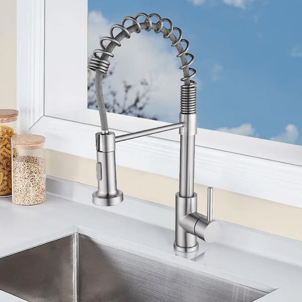 Single-Handle Pull Down Sprayer Kitchen Sink Faucet in Chrome