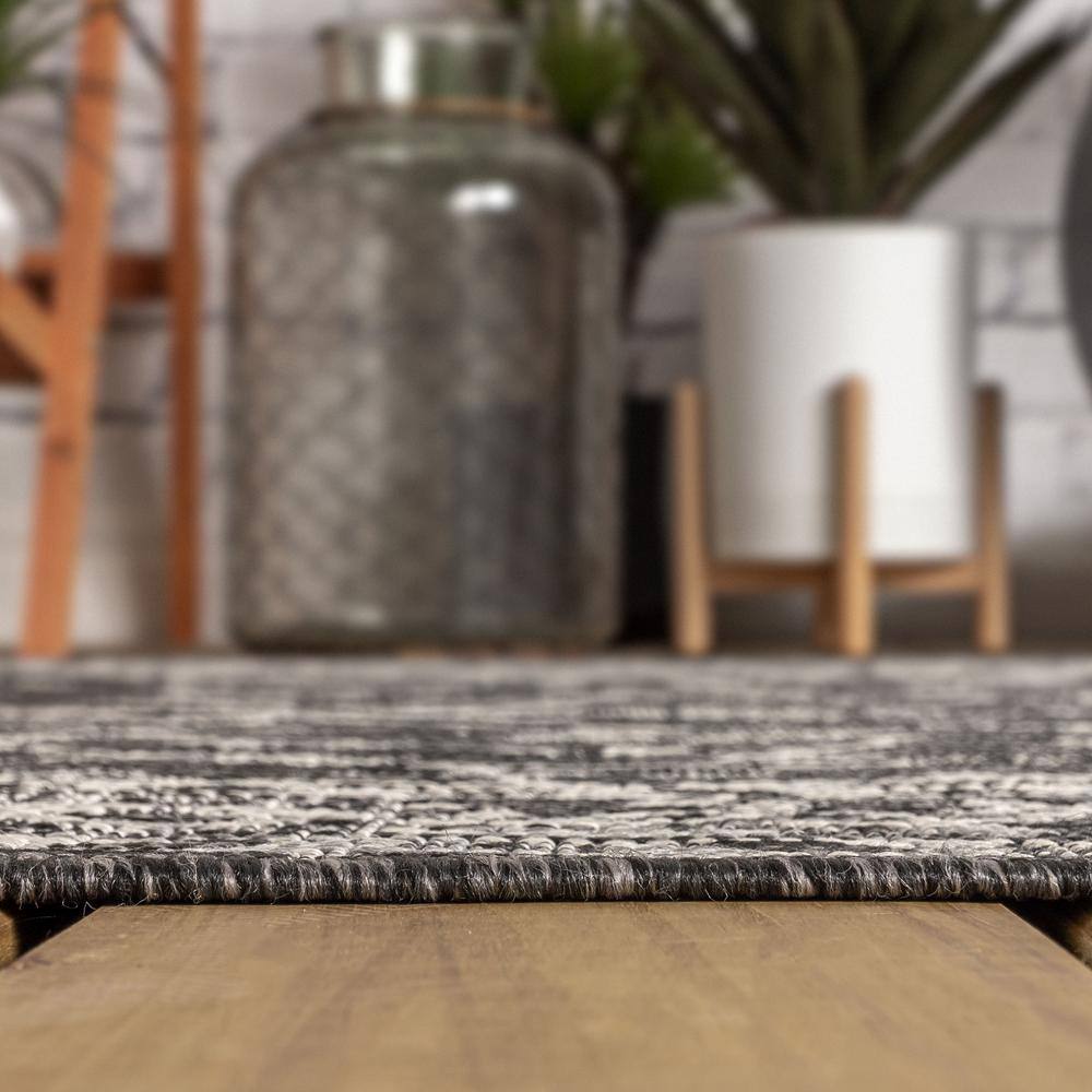Palazzo Vine Black/Gray 5' Square Synthetic Indoor/Outdoor Rug