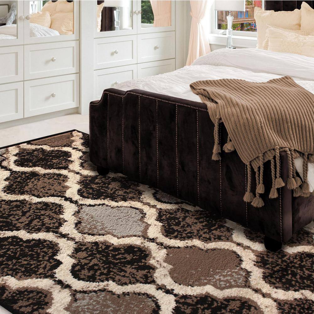 Chic Chocolate Trellis 4' x 6' Easy-Care Synthetic Area Rug