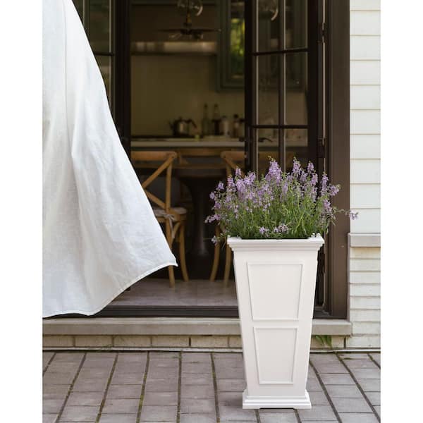 Veradek Brixton Medium White Plastic Tapered Planter with Drainage