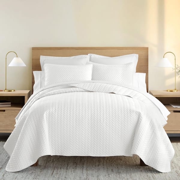 Herring White Microfiber Queen Performance Quilted Coverlet Set