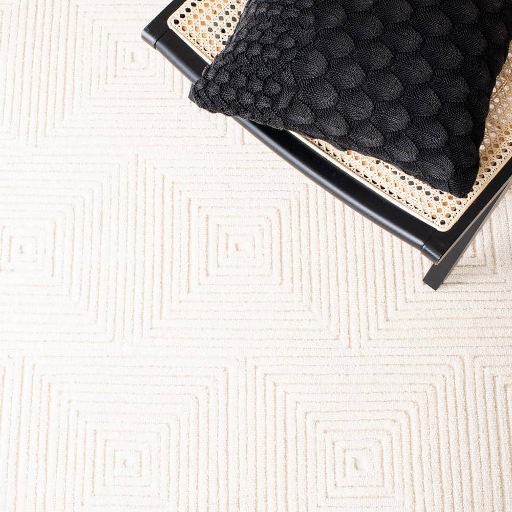 Ivory Geometric Handmade Wool Round Tufted Rug