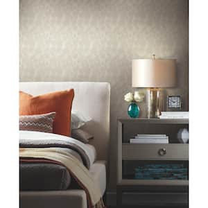 Cream Feathers Vinyl Paper Unpasted Matte Wallpaper (21 in. x 33 ft.)
