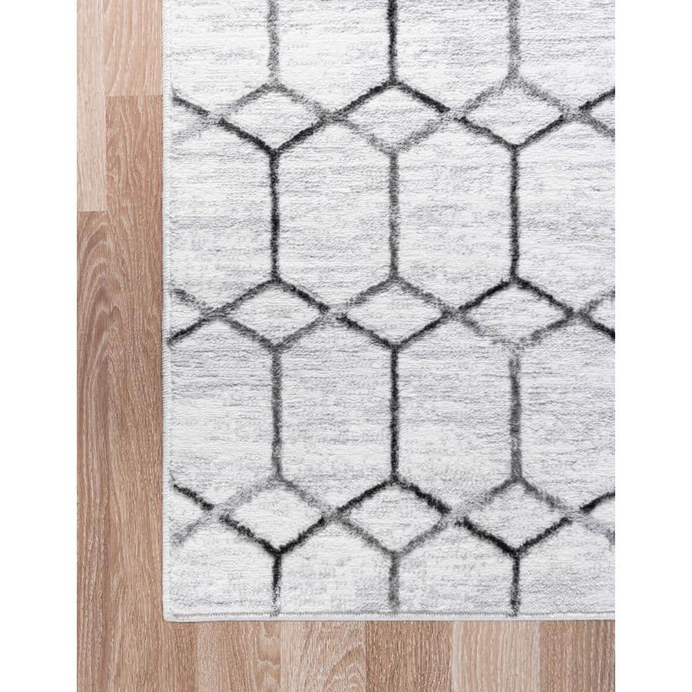 White Trellis Stain-Resistant Synthetic 7x10 Rug