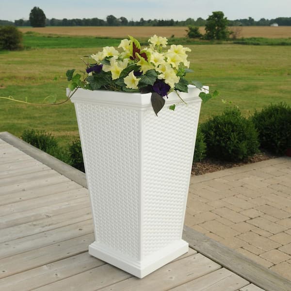 Wellington 28 in. Tall White Polyethylene Planter