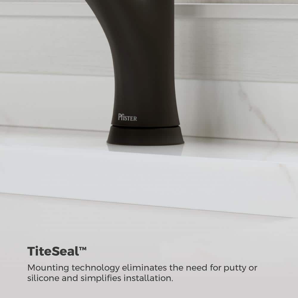 Matte Black Single Handle Pull-Out Kitchen Faucet