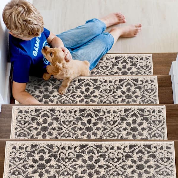 THE SOFIA RUGS Sofihas Brown 9 in. x 28 in. Polypropylene with Rubber Backing Carpet Stair Tread Covers (Set of 5)