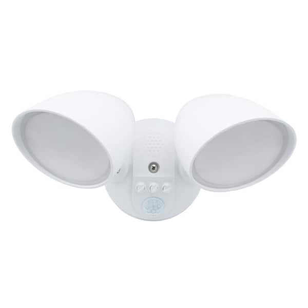 Maxxima 20-Watt 150-Degree White 2-Head Motion Activated Outdoor Integrated LED Flood Light with Dusk to Dawn Sensor
