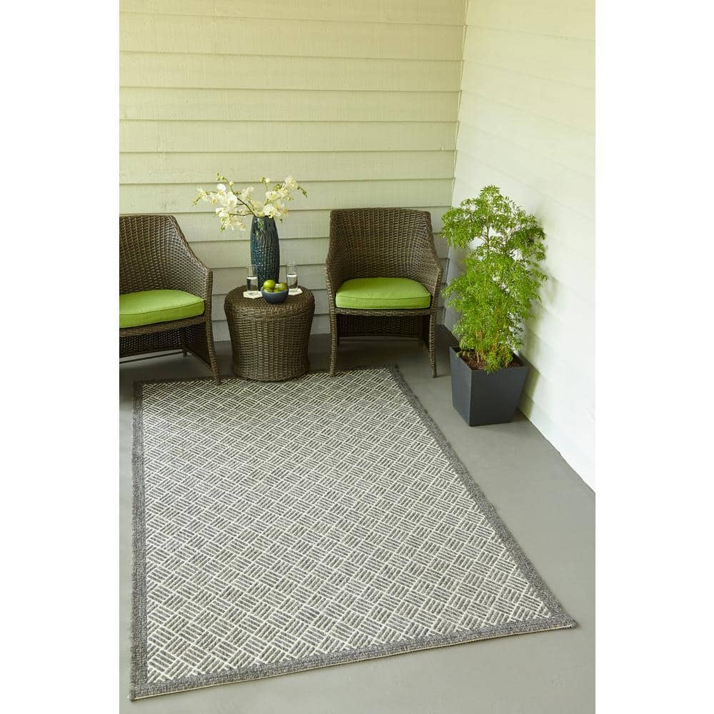 Charcoal Geometric Easy Care Indoor Outdoor Rug 2' x 3'