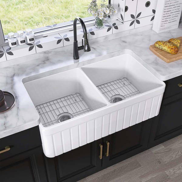 Getpro 33 in. Large Apron Front Kitchen Sink Double Bowl White Fireclay Farmhouse Sink with Bottom Grids and Strainer Basket