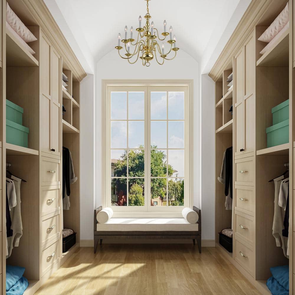Williamsburgh Polished Brass 12-Light Colonial Chandelier