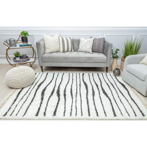 Bennett Daydream White 2'6"X4'0" Modern White Area Rug