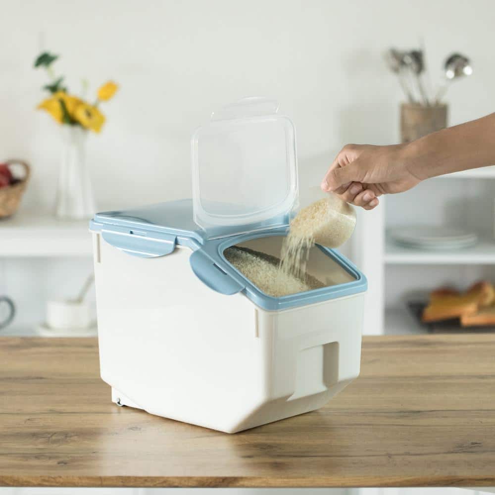 Clear BPA-Free Plastic Food Storage Containers Set with Measuring Cup and Wheels