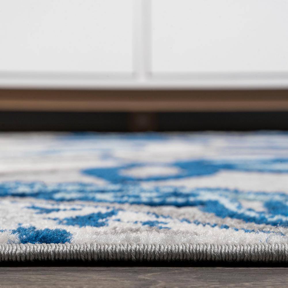 Julien Blue and Light Gray Paisley 5' x 7' Synthetic Rug
