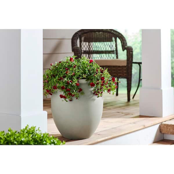 15 in. Brentwood Large Off-White Smooth Concrete Resin Composite Planter (15 in. D x 16.9 in. H)