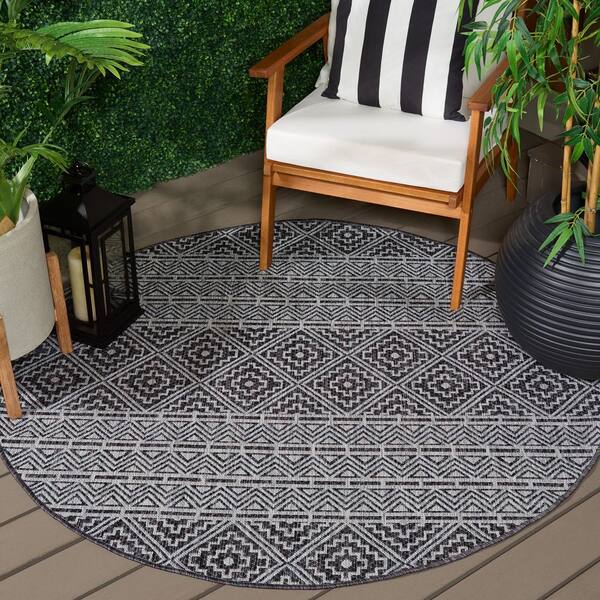 Courtyard 5 x 5 Black/Gray Tribal Round Rug