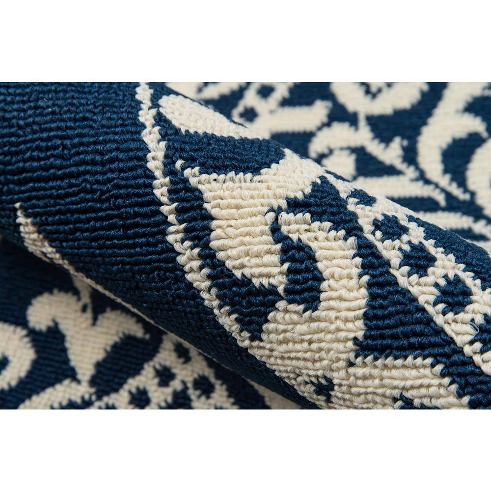 Elysian Blue and White Damask 5'3" x 7'6" Synthetic Outdoor Rug