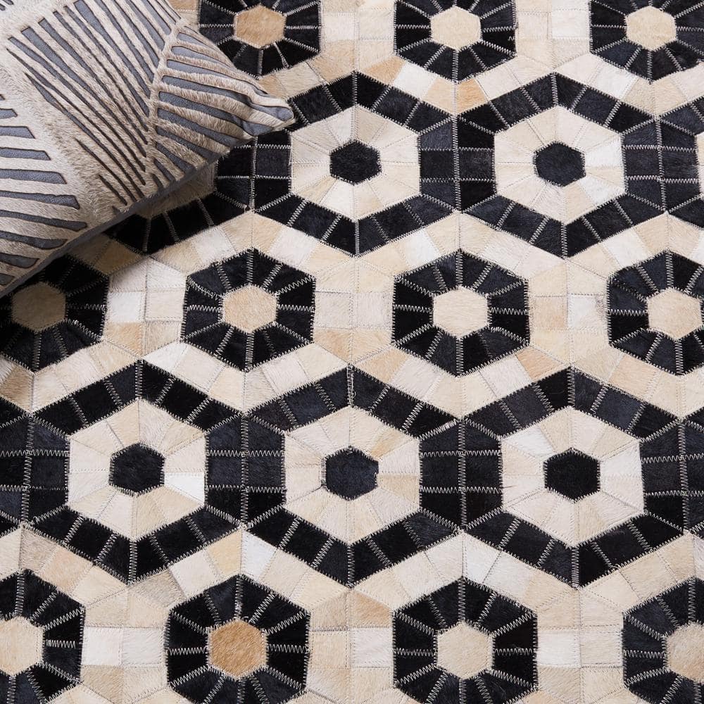 Handmade Black and Beige Geometric Cowhide Area Rug