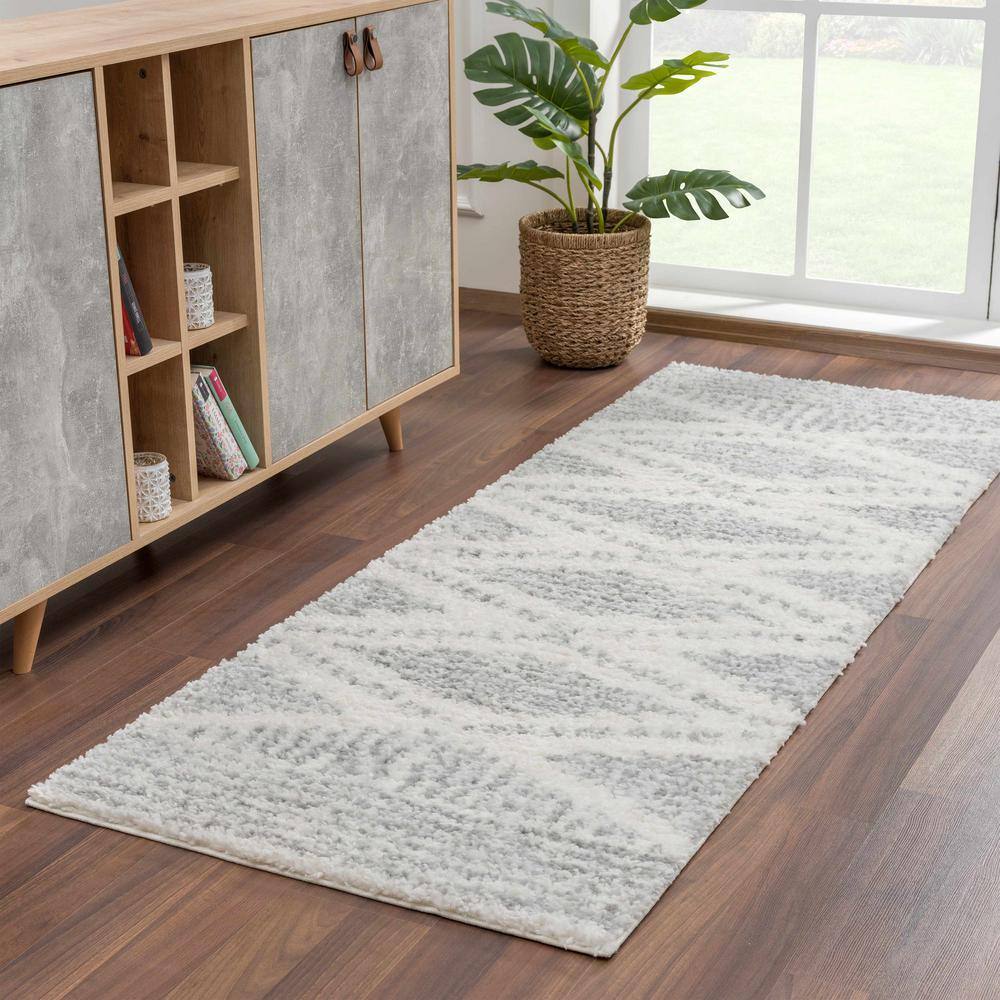 Gray and Cream Trellis Plush Shag Area Rug 5'3" x 7'3"