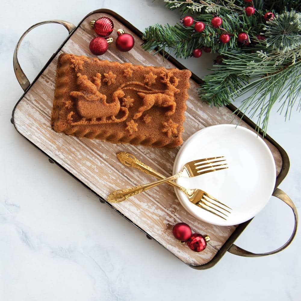 Santa's Sleigh Silver Aluminum Non-Stick Loaf Pan