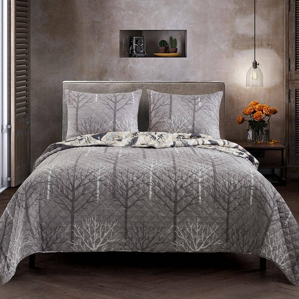 Gray Reversible King Microfiber Quilt Set with Wildlife Design