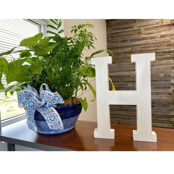 HomeRoots 16 in. Distressed White Wash Wooden Initial Letter H Specialty Sculpture