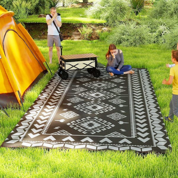 Outsunny - Black and Gray Rhombus Patchwork 9 ft. x 18 ft. Waterproof Plastic Reversible Outdoor Rug Large Straw Floor Mat Area Rug