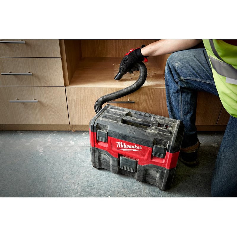 M18 18-Volt Lithium-Ion Brushless Cordless Compact Drill/Impact Combo Kit w/(2) Batteries, Charger, Bag & M18 2 Gal Vac