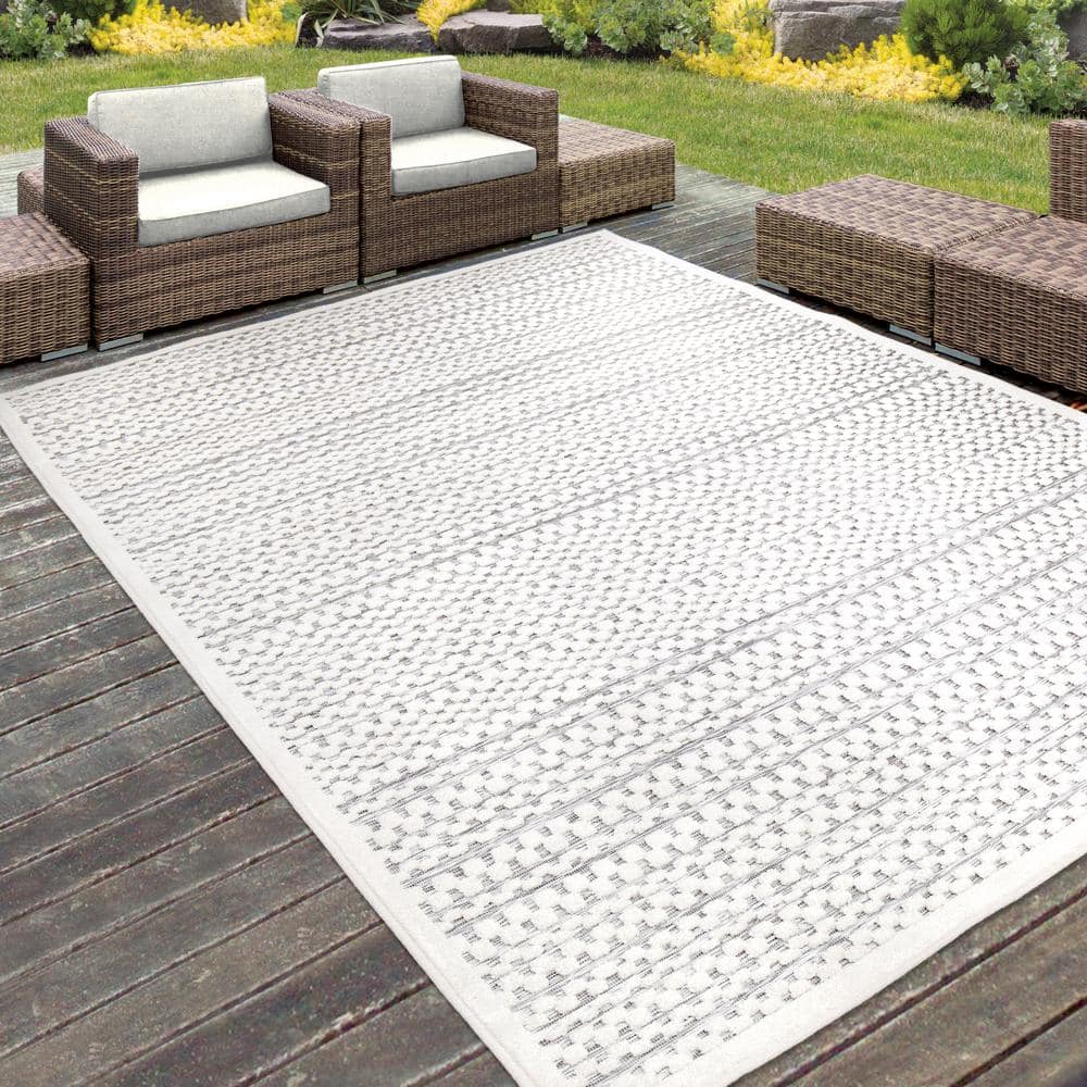 Natural Gray Synthetic Stain-Resistant Outdoor Area Rug 5'2" x 7'6"