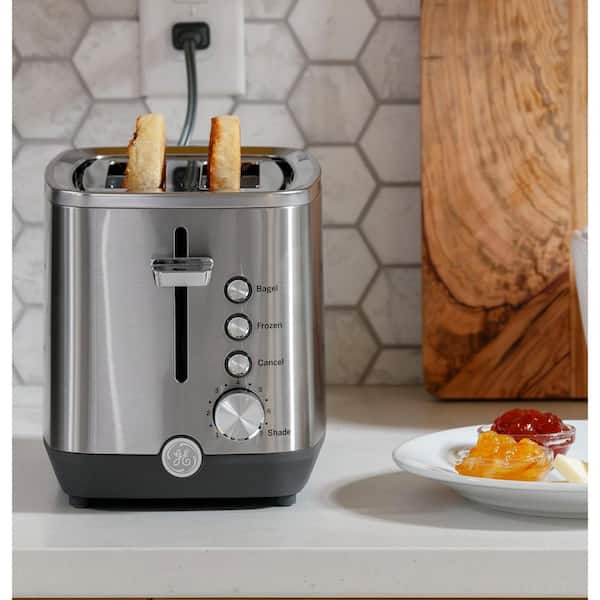 Black+decker 2-Slice Toaster with 7 Toast Shade Settings, Extra-Wide Slots for Bagels, Stainless Steel Exterior Finish