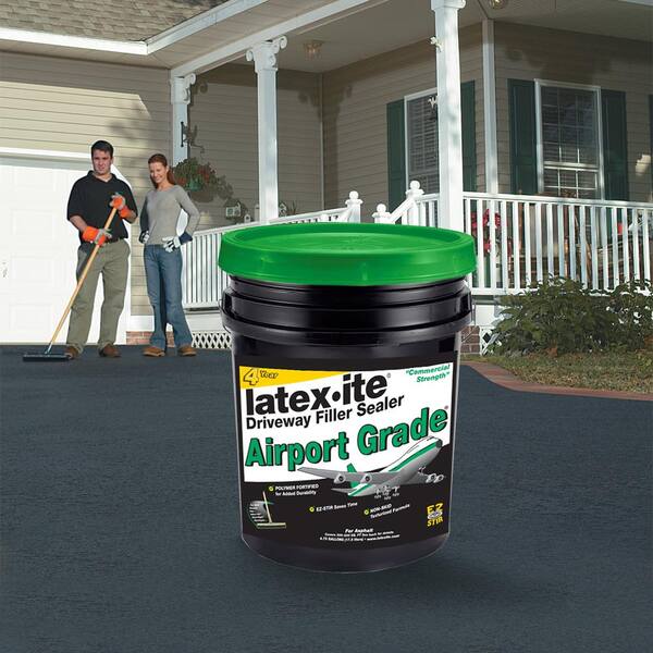 Latex Ite 4 75 Gal Airport Grade Asphalt Driveway Filler Sealer 36 Pails Pallets 73066p The Home Depot