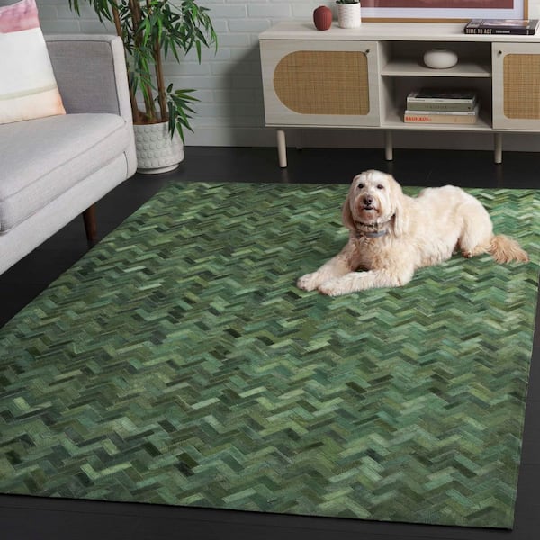 SAFAVIEH Studio Leather 8 ft. x 10 ft. Green Chevron Striped Area
