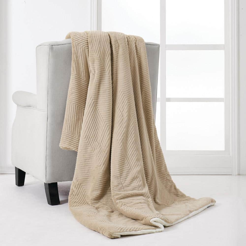 Lush Polyester Chevron 50 x 70 Throw in Gift Box