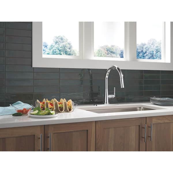 Foundations Design Series Modern Single Handle Pull Down Sprayer Kitchen Faucet in Chrome