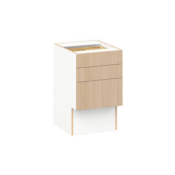 Timberline 18 in W x 21.83 in D x 30 in H Assembled Shaker Accessible ADA Bath Drawer Base Kitchen Cabinet in Mojavi Oak